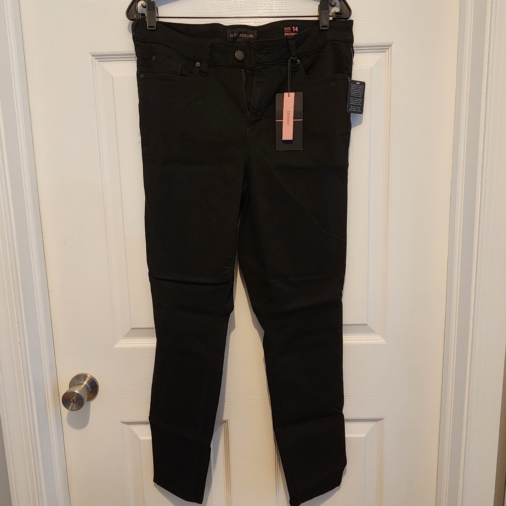 Black Skinny Jeans size 14 NWT